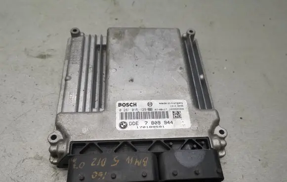 BMW 5 E60 E61 Engine control unit/module 0281015129 7809944