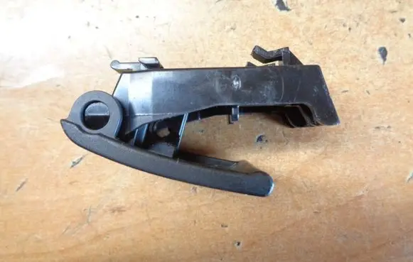 Fiat 500X Engine bonnet (hood) release handle
