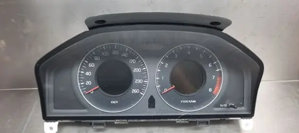Volvo V70 Speedometer (instrument cluster)
