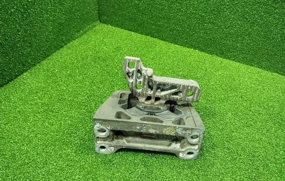 Renault Master III Engine mount bracket 112108180R 928075 924075