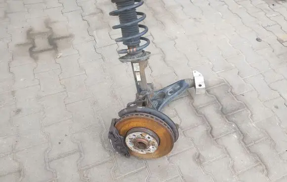 Skoda Octavia Mk2 (1Z) Front wheel hub spindle knuckle