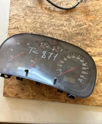 Volkswagen Golf IV Speedometer (instrument cluster) 1035100002 0263637063 0173000845