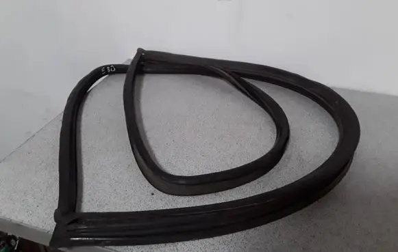 BMW 3 E30 Loading door rubber seal (on body) 51311972249 1972249