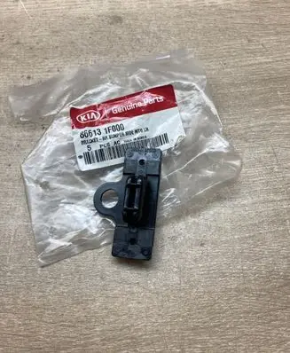 KIA Sedona Rear bumper mounting bracket 866131F000