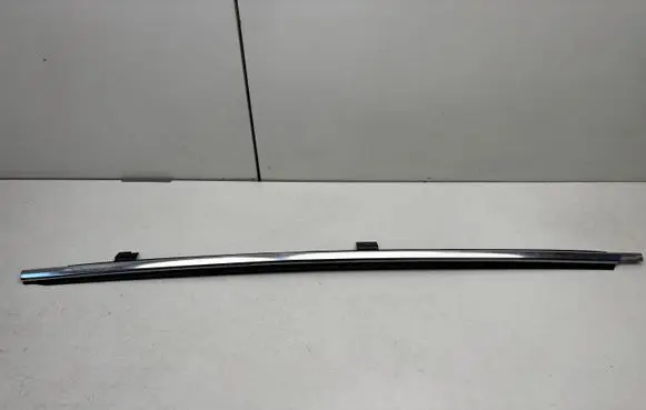 Volkswagen New Beetle Front door glass trim molding 1Y0853955C