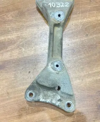 BMW 1 F20 F21 Gearbox mounting bracket 6796607