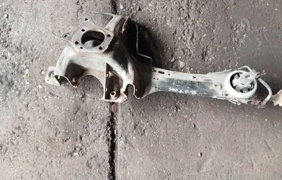 Rear wheel hub spindle/knuckle