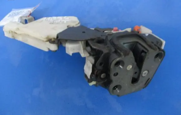 Nissan Sunny Rear door lock