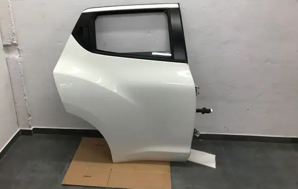 Nissan Juke I F15 Rear door