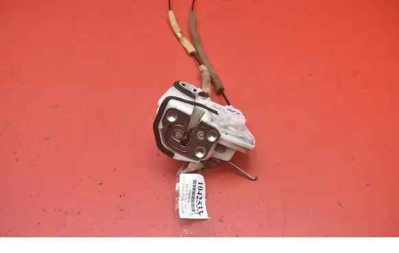 Mazda 2 Front door lock DF73