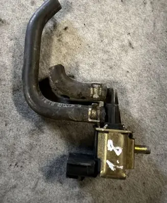Nissan Primera Vacuum valve 