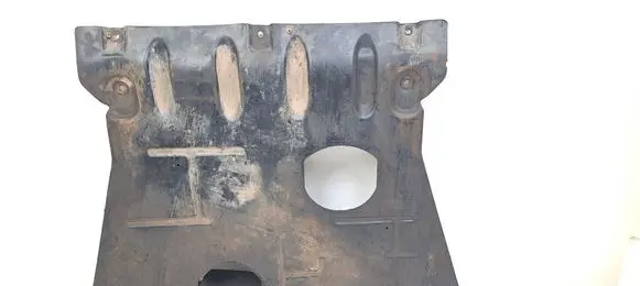 Jeep Grand Cherokee (WK) Engine splash shield/under tray