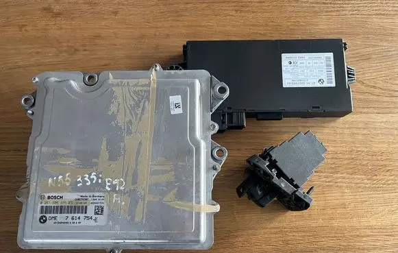 BMW 3 E92 E93 Engine ECU kit and lock set 7614754 0261S06499 61359227053