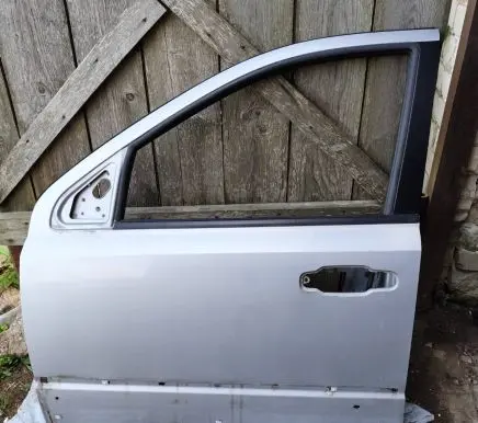 KIA Sorento Front door