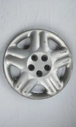 Toyota Avensis T220 R15 wheel hub/cap/trim 4260205080