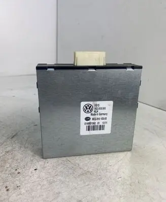 Volkswagen Golf VI Power management control unit 1K0919041 8ES01015300 0146901582