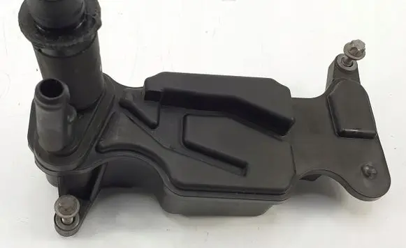 Mercedes-Benz A W176 Breather/breather pipe/hose A2700105401