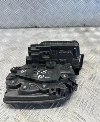 BMW X5 F15 Front door lock 7281938 5121 A04646