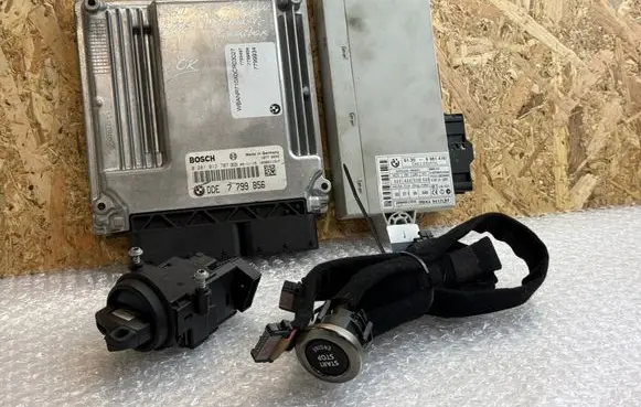 BMW 5 E60 E61 Engine control unit/module 7799856 0281012707 6981416