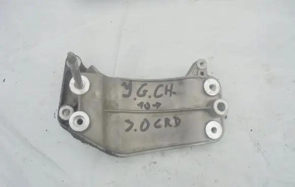 Jeep Grand Cherokee Engine mounting bracket 8210365287