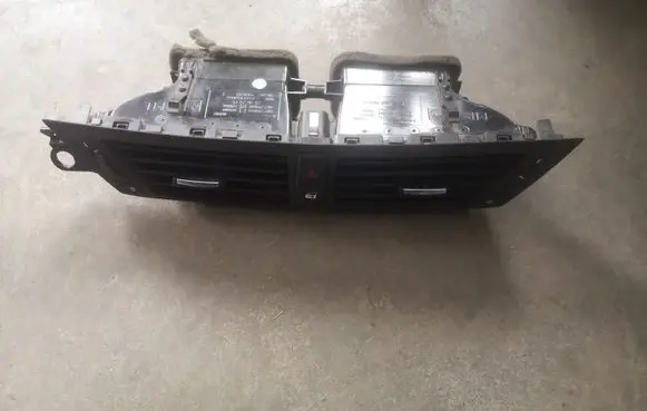BMW X1 E84 Dash center air vent grill 2991235