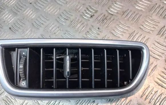 Porsche Cayenne (92A) Dash center air vent grill 7P5819728