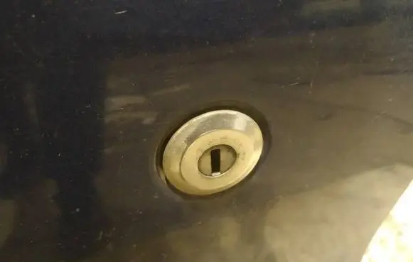 Renault Scenic I Front door lock (next to the handle)