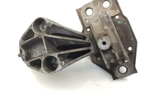 Renault Scenic II - Grand scenic II Engine mounting bracket
