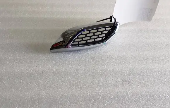 Maserati Levante Fender grill 670040331
