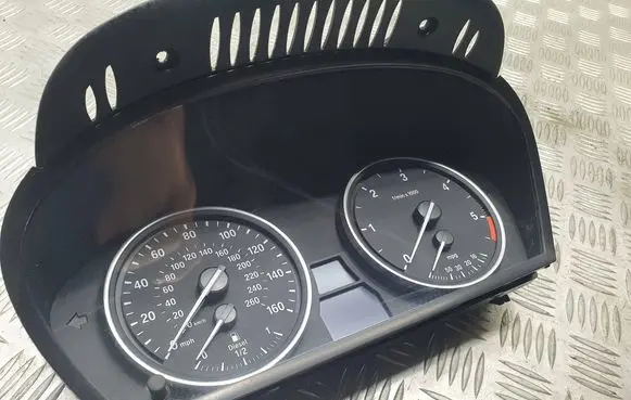Speedometer (instrument cluster)