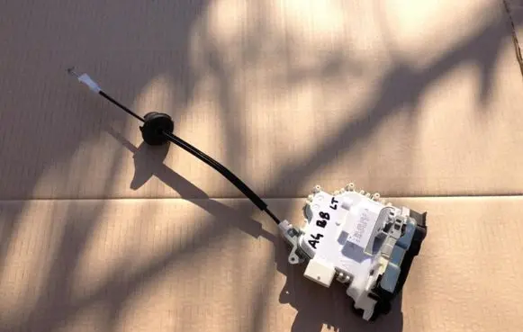 Audi A4 S4 B8 8K Rear door lock 8K0839015C