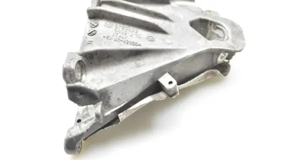 BMW X5 E70 Engine mounting bracket 6790022
