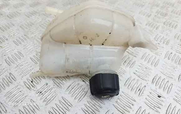 Nissan Qashqai Coolant expansion tank/reservoir