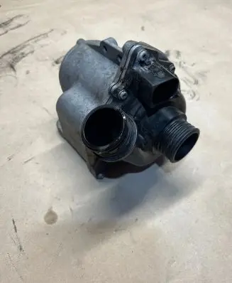 BMW 5 F10 F11 Water pump 7632426 11868015 A2c53326031