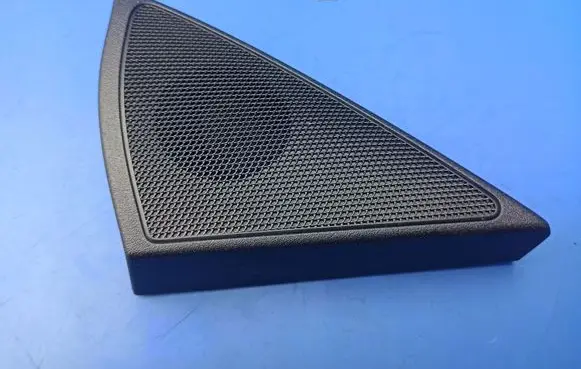 Front door high frequency speaker