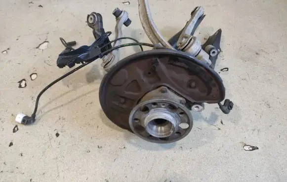 Mercedes-Benz GLC X253 C253 Rear wheel hub spindle/knuckle A2133503105 A2113560000 A2053506503