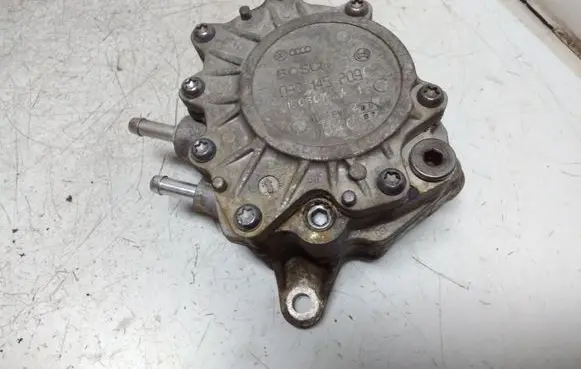 Audi A4 S4 B8 8K Vacuum pump 03G145209C
