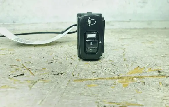 Mitsubishi Pajero Headlight level height control switch