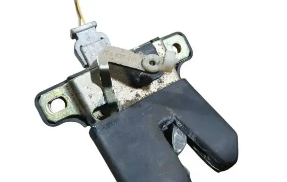 Audi A4 S4 B5 8D Tailgate/trunk/boot lock/catch/latch 8D5827505