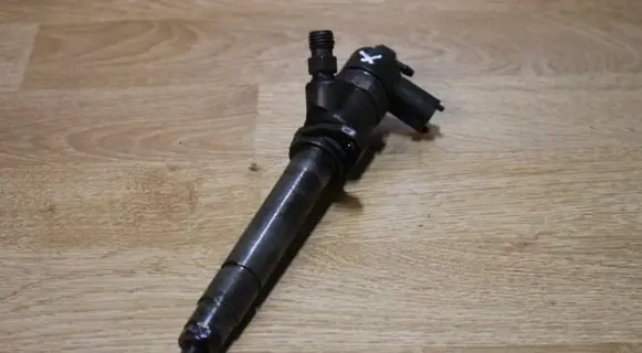 Volvo V70 Fuel injector 8658352