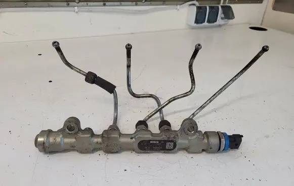 Renault Trafic II (X83) Fuel main line pipe H8200484405 010849L4 0445214104