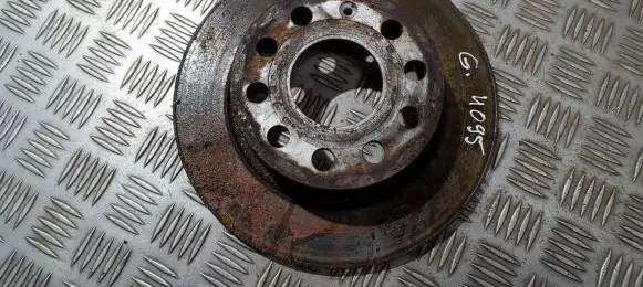 Volkswagen Golf V Rear brake disc