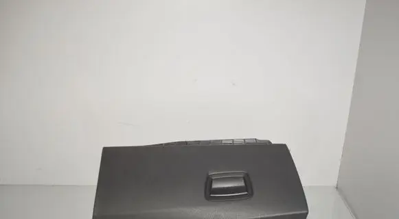 Glove box