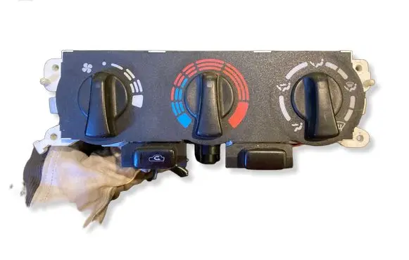 Nissan Primera Climate control unit 7040230732 13086 54353790