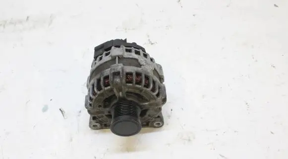 Renault Koleos II Generator/alternator 231001993R