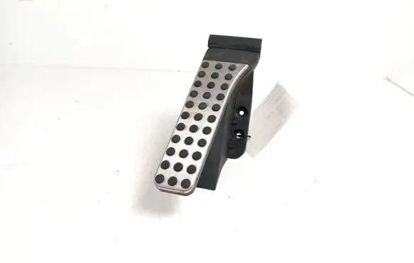 Mercedes-Benz CLS C218 X218 Accelerator throttle pedal A2043000200