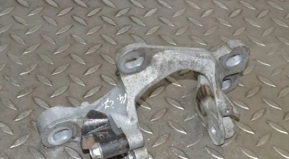 Mazda 6 Engine mounting bracket