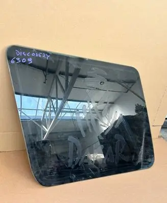 Land Rover Discovery 5 Front triangle window/glass 