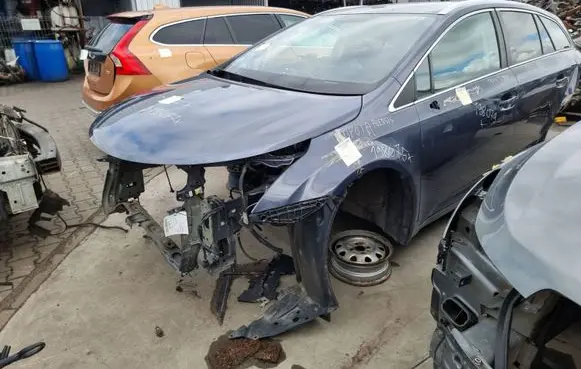 Toyota Avensis T270 Front quarter panel 