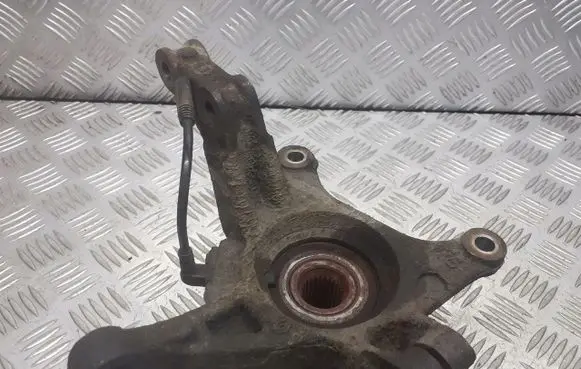 Dacia Sandero II Front wheel hub spindle knuckle